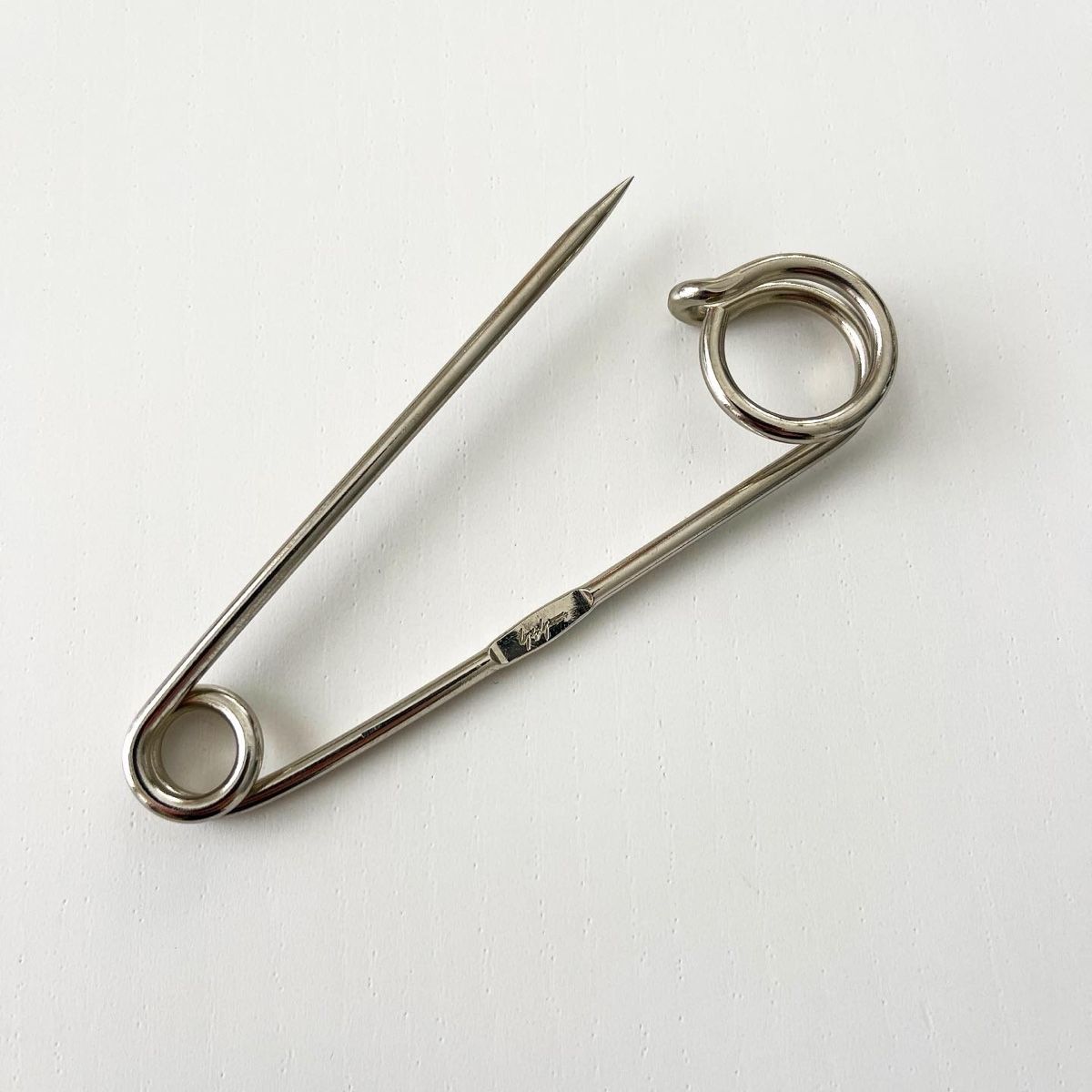 Spille & Fermagli: YOHJI YAMAMOTO Safety Pin – Nuovo (secondo la descrizione) da Emmen venduto da Avviivva_Com2023