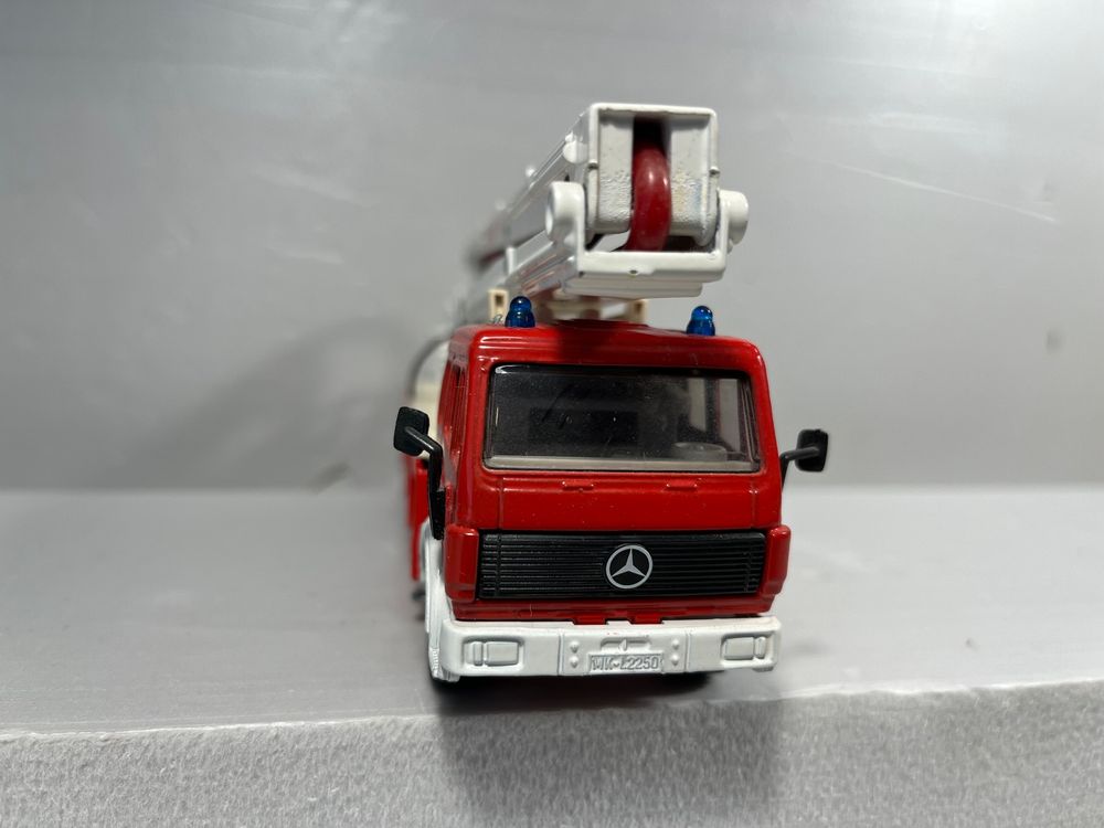 Camion Pompiers Siku Mercedes Ziegler – Occasion Sans Boîte, Mais Avec Du Style !