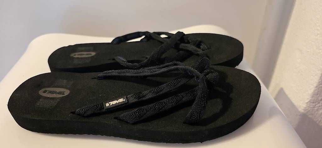 Scarpe da uomo: Teva Zehentrenner, schwarz  – Usato da Wolfhausen venduto da LoukAudio