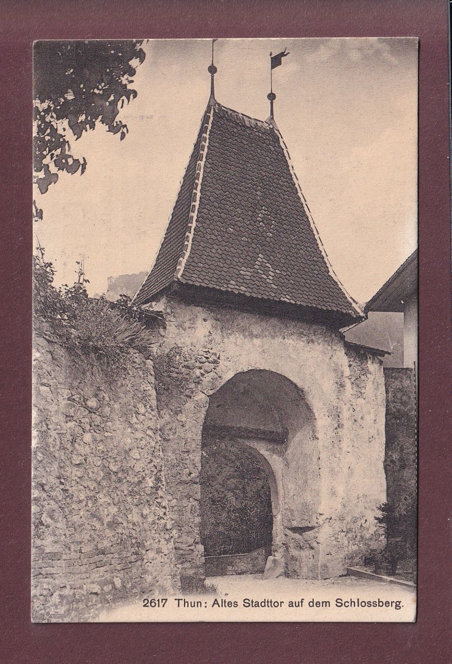 Cartoline postali: THUN - Altes Stadttor auf dem Schlossberg – Usato da Pully venduto da nicecards