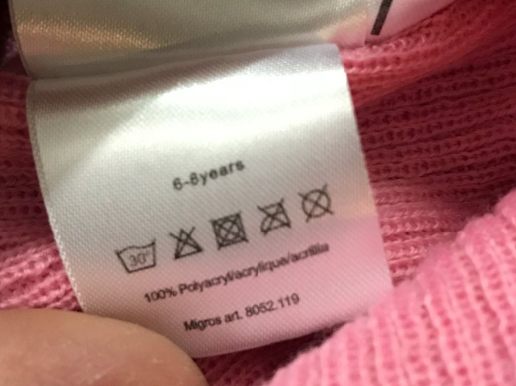 Altro abbigliamento per bambina: Hello Kitty Mädchen Mütze pink Strass Gr. 6-8J. – Usato da Guntershausen venduto da Gloominati 2