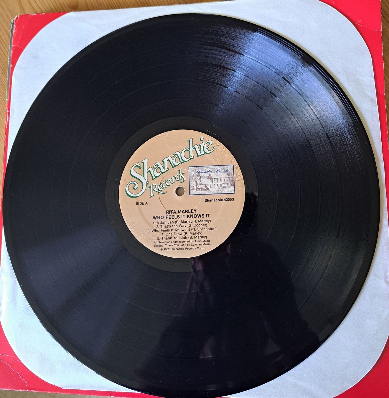 Dischi in vinile: Rita Marley Who Feels It Knows It, LP Reggae 1982 – Usato da Zuerich venduto da Mocambo19 2