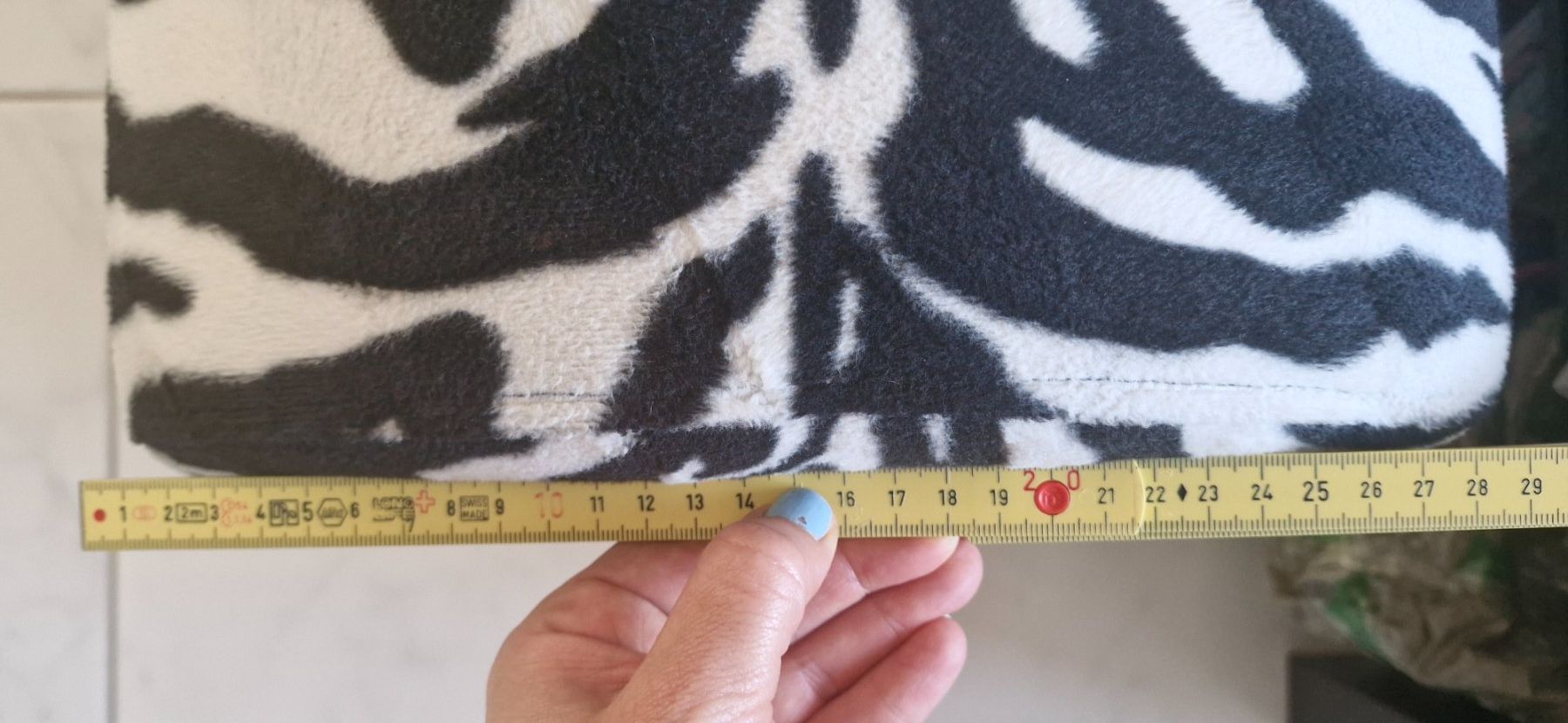 Hocker: Hocker Zebra Muster Kunstfell – Neu (gemäss Beschreibung) aus Zell ZH von Eva-Jana 1