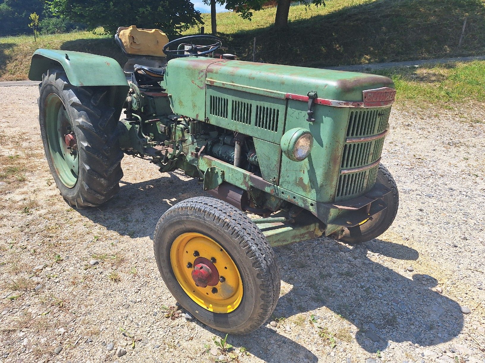 Bührer Tracteurs: Oldtimer Traktor Bührer mit Messerbalken – D'occasion à Eptingen par Bobbl1