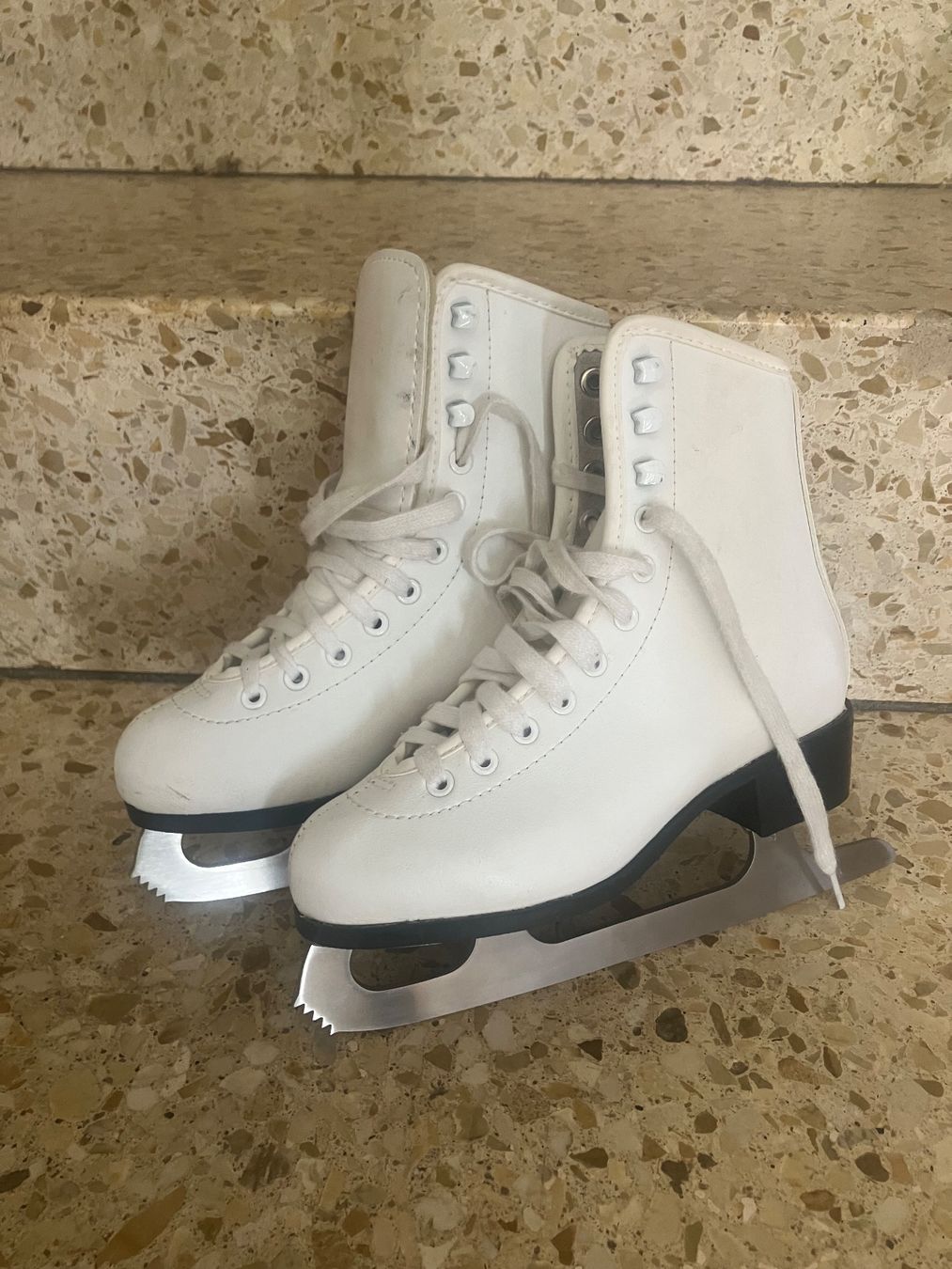 Pattini da ghiaccio: Patins à glace taille 32 – Usato da Cressier NE venduto da rockpat