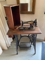 Tretnähmaschine