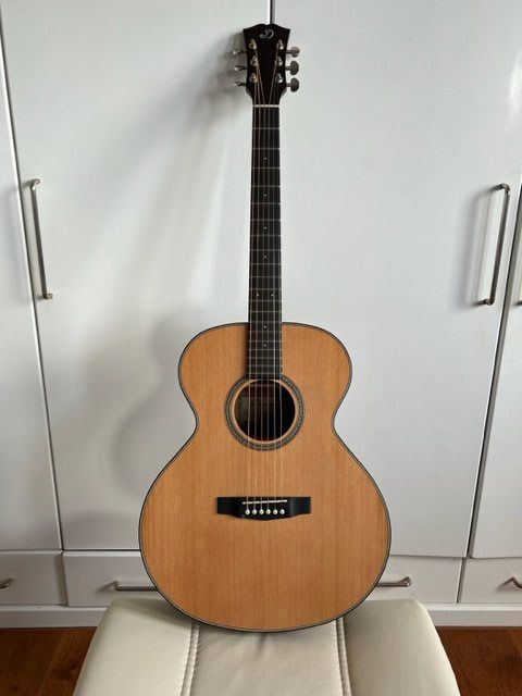 Miniatur-Akustikgitarre Aus Holz – Mit Ständer & Koffer, 20 Cm, Sammlerstück & Deko