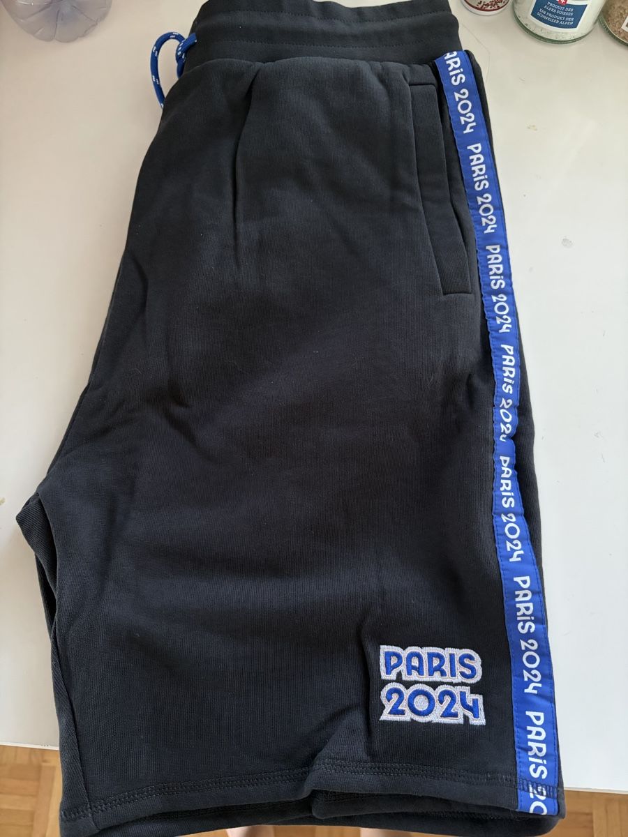 Canottiere & Pantaloni: Short Paris 2024 NEW taille L – Nuovo e nell'imballaggio originale da Vevey venduto da Eiden77