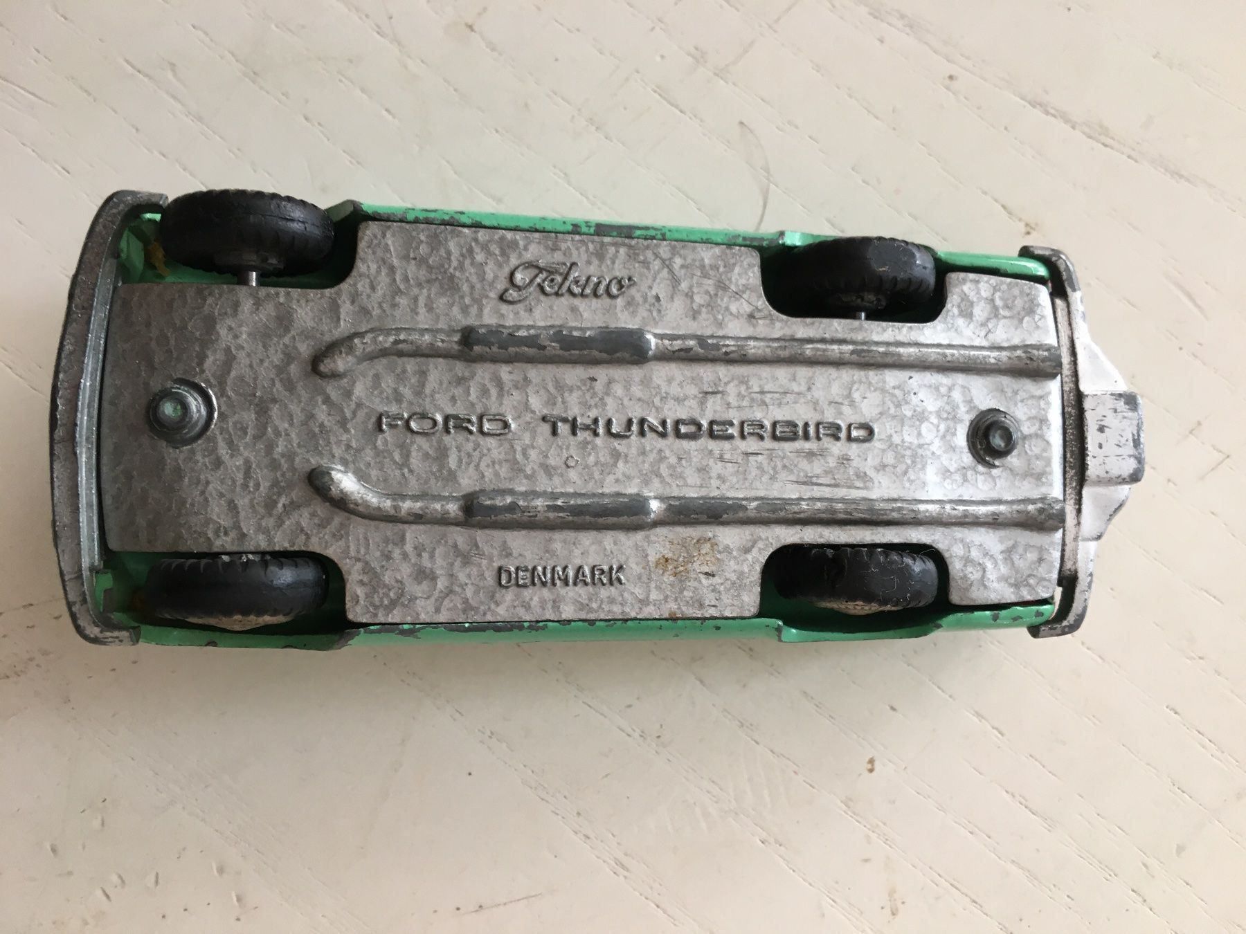 Tekno Voitures modèles: Tekno Ford Thunderbird – Défectueux à Grellingen par Toyhamster 4