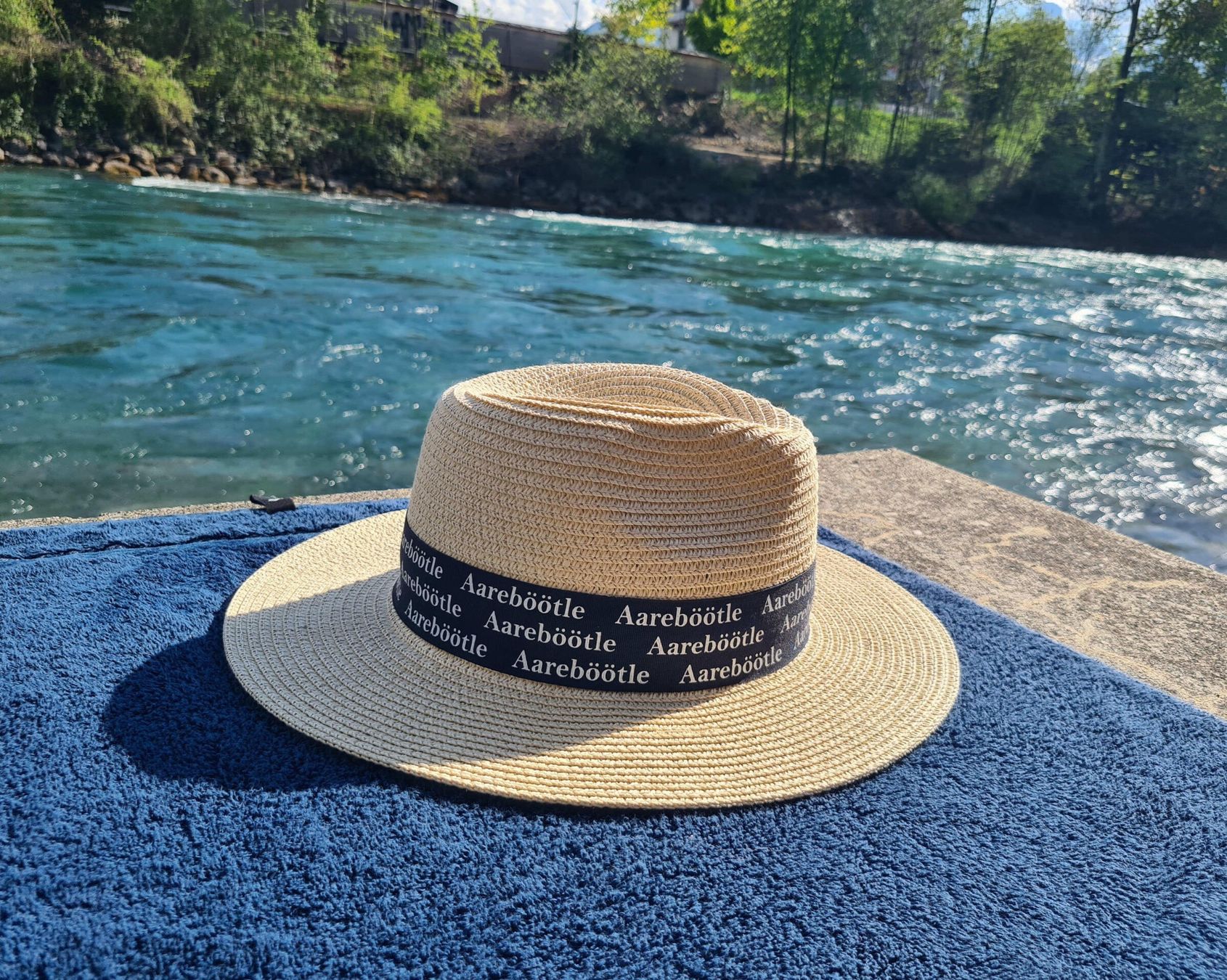 Chapeaux, bonnets & casquettes: Sonnenhut für die Aare – Neuf avec emballage d'origine à Hinterkappelen par Allabianca