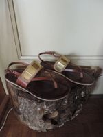très jolies sandales cuir brun et doré