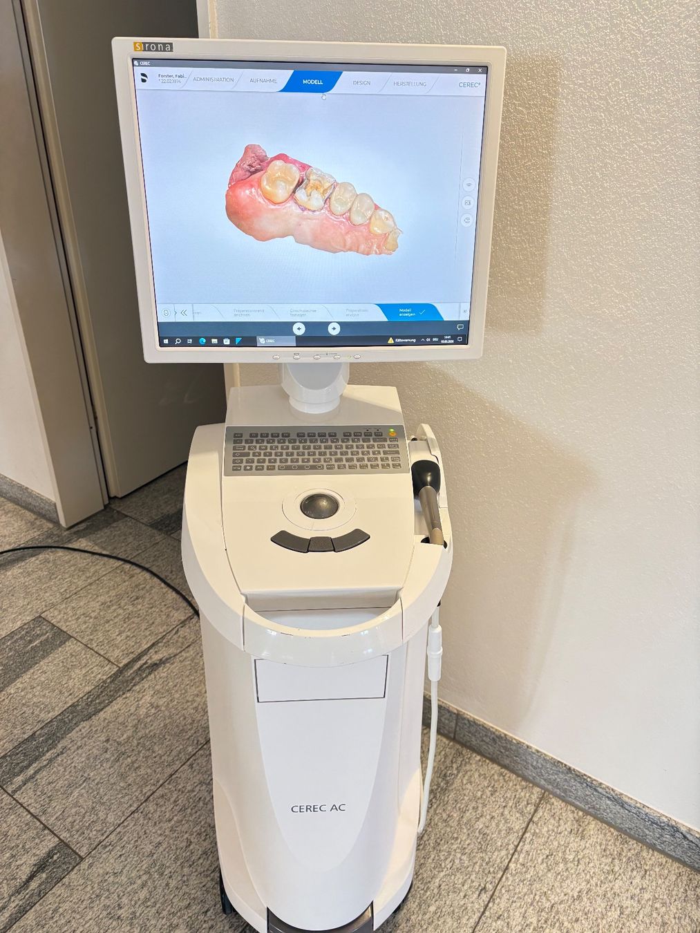 Dentsply Sirona Attrezzature mediche: Sirona Omnicam mit Connect und Ceres Software – Usato da Richterswil venduto da sowiso66
