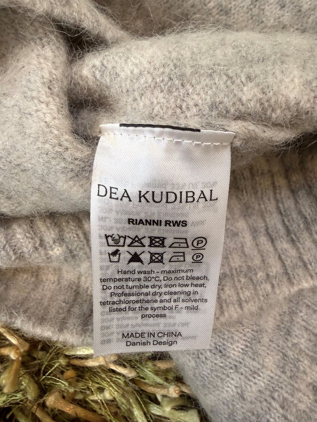 Maglioni & Felpe: Strickpullover mit besonderer Ärmelpartie – Usato da Schlierbach venduto da gnatcatcher 4