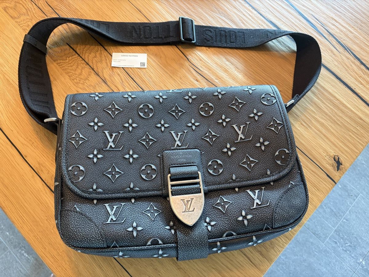 Louis Vuitton Borse: Louis Vuitton Limited Bag – Usato da Hinteregg venduto da BosshardA