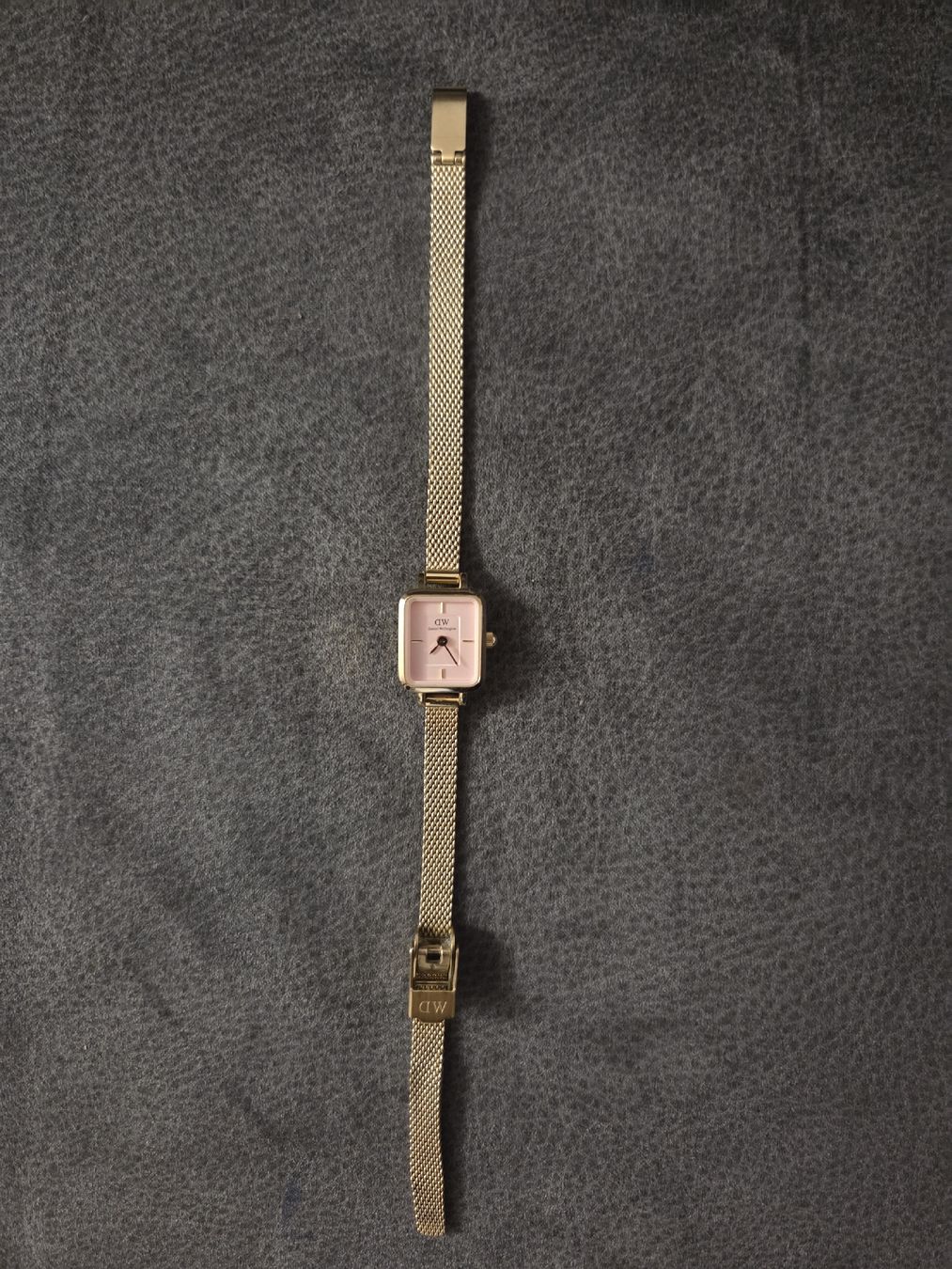 Daniel Wellington Uhren: Daniel Wellington Quadro Mini Gold/Pink – Gebraucht aus Bazenheid von Mermaid07
