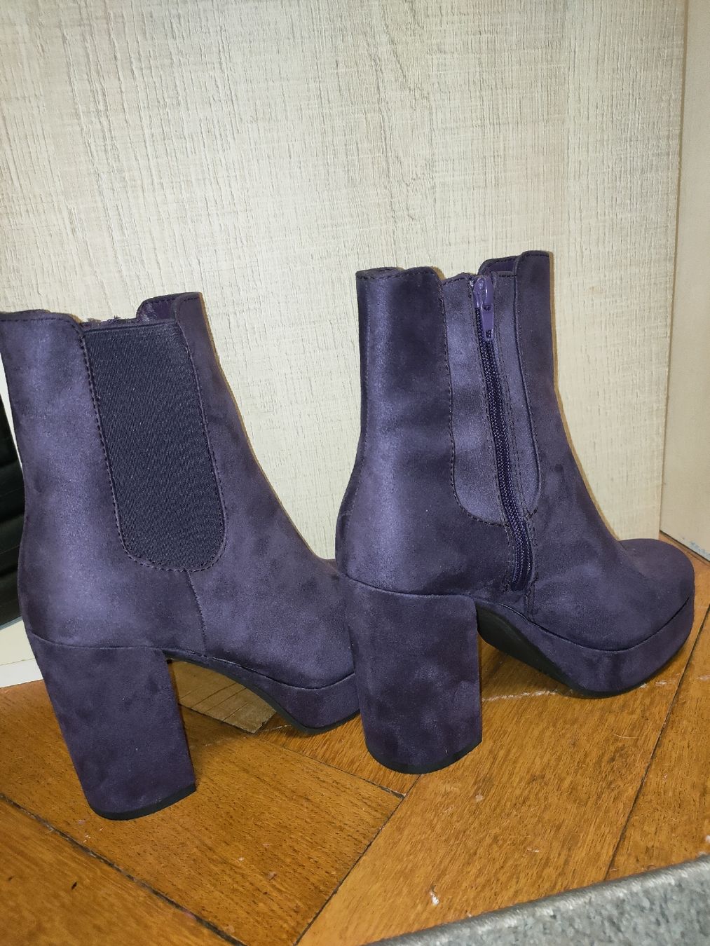 Dosenbach Scarpe da donna: Bottines violettes à talons hauts, taille 36 – Nuovo (secondo la descrizione) da Lausanne venduto da Cassandra11 2