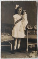 AK Ansichtskarte, Mädchen mit Puppe (III), um 1905
