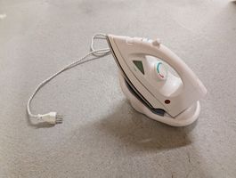 Dampfbügeleisen weiss guter Zustand