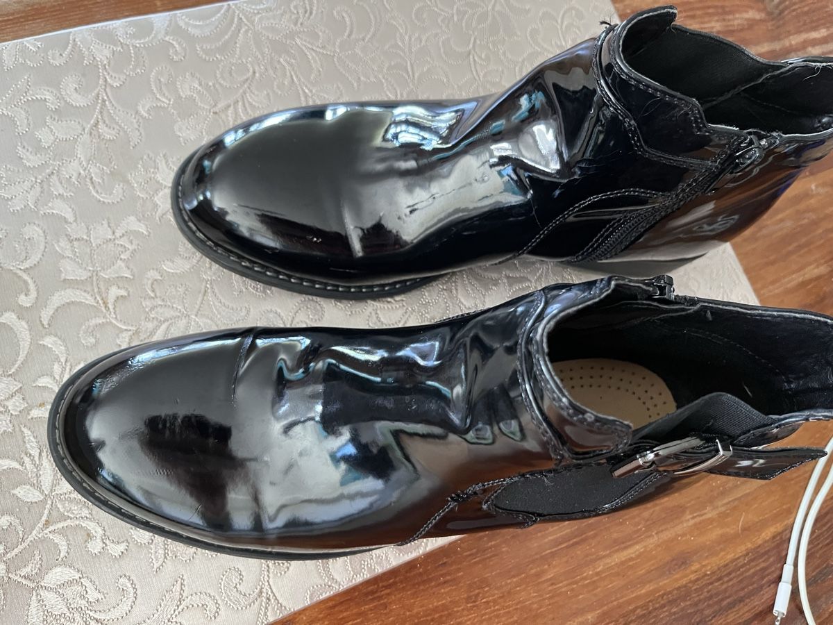 Scarpe da donna: Stiefeletten schwarz Lackgrösse 41 – Nuovo (secondo la descrizione) da Gurbrü venduto da Simiramis 1
