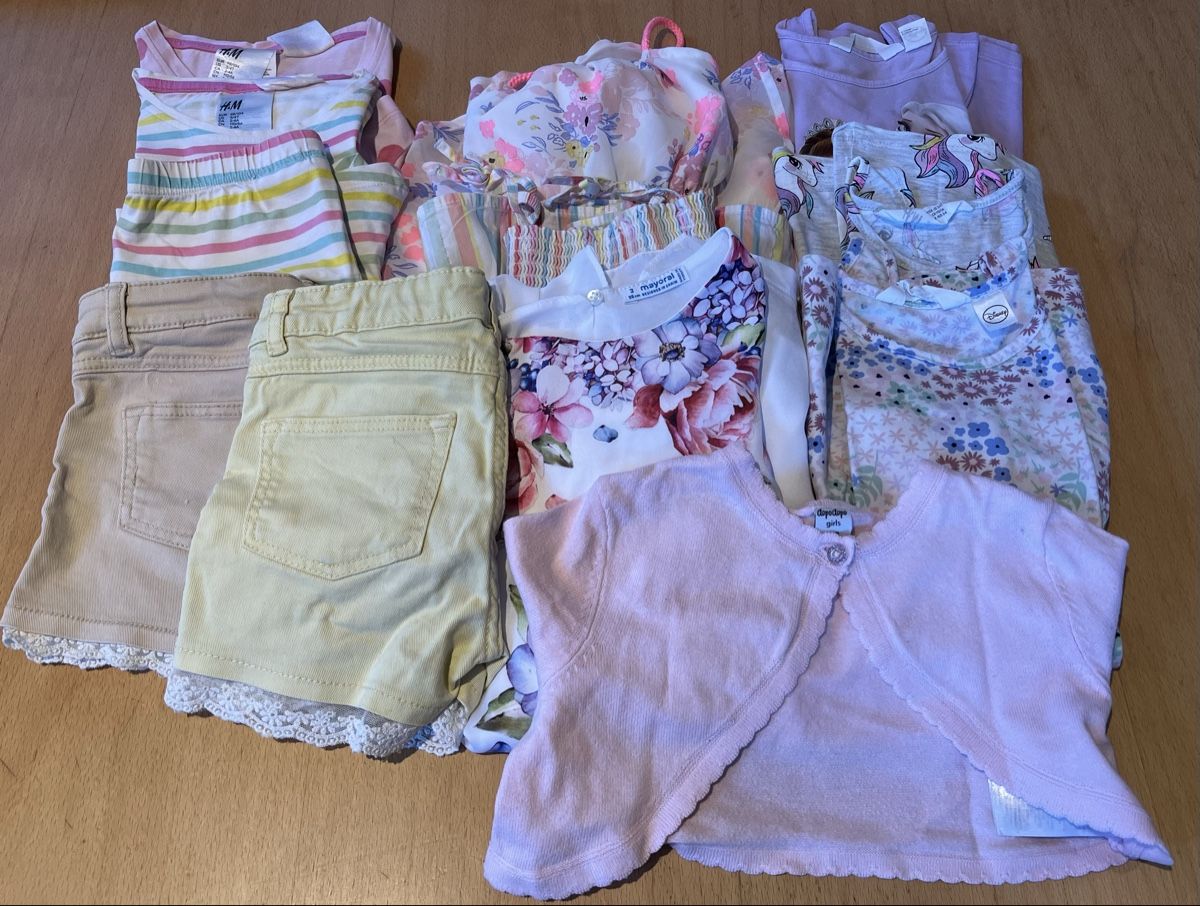 Lotti & Set di vestiti: Kleiderpaket Mädchen gr.98/104 – Usato da S. Carlo GR venduto da sassalb