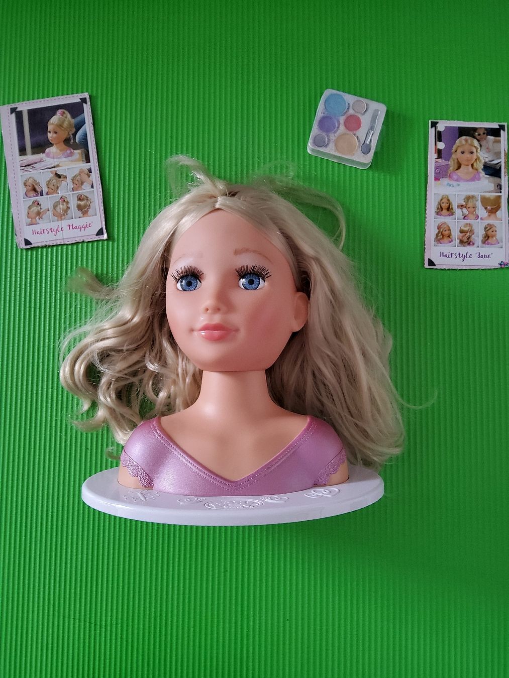 Perücken: Poupée Hairstyle Creation – Neu (gemäss Beschreibung) aus La Tour-de-Peilz von