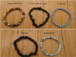Divers bracelets en pierre véritables