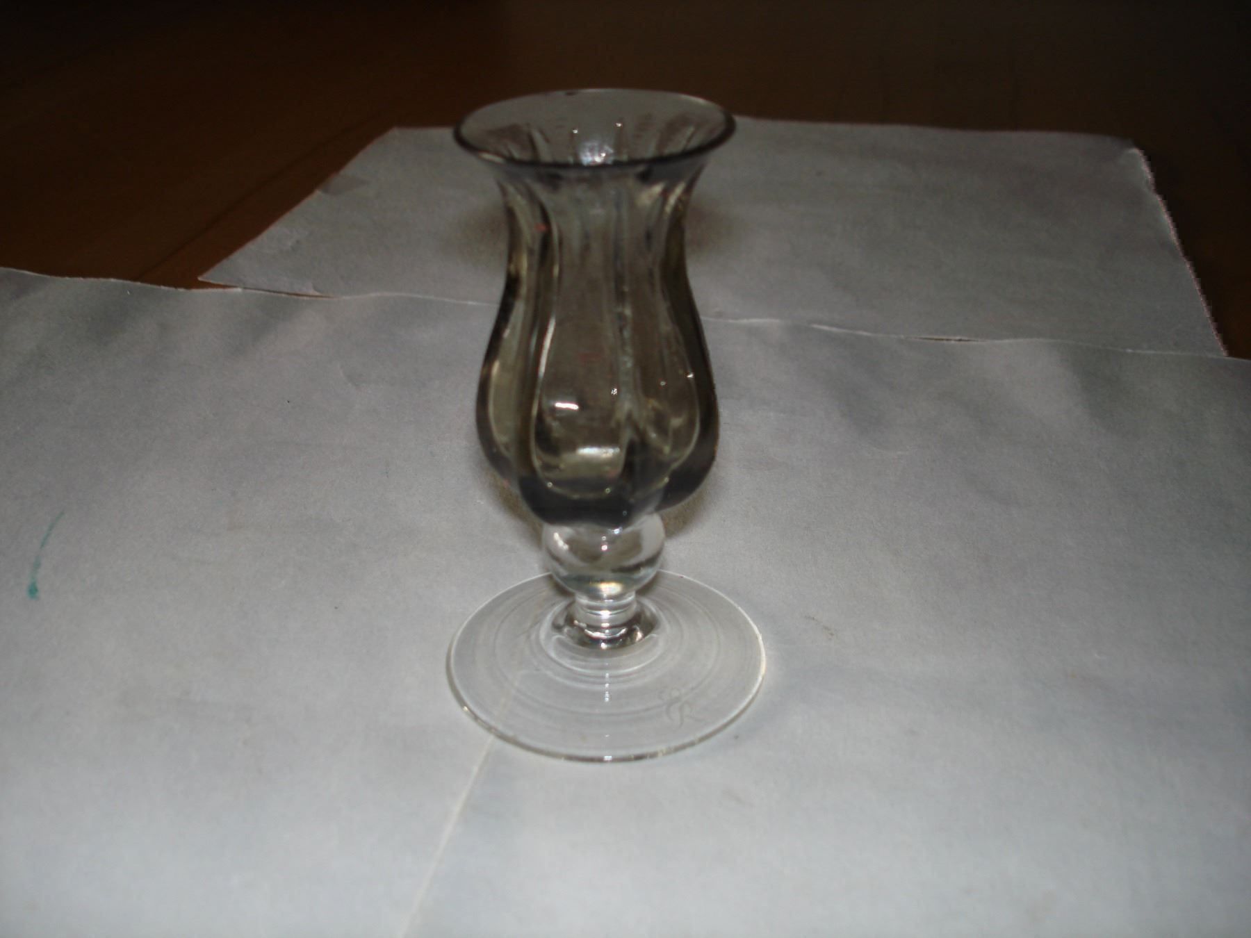 Vasen & Gefässe: Blumenvase mit Gratiszugabe – Gebraucht aus Gossau ZH von Crfurrer
