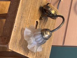 Alte Wandlampe Messing mit Glasschirm Vintage guter Zustand