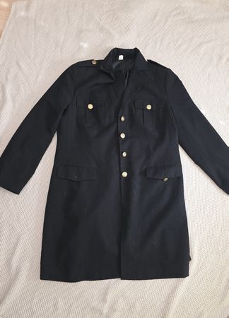 Klassischer Vintage Wollmantel im Militär-Stil