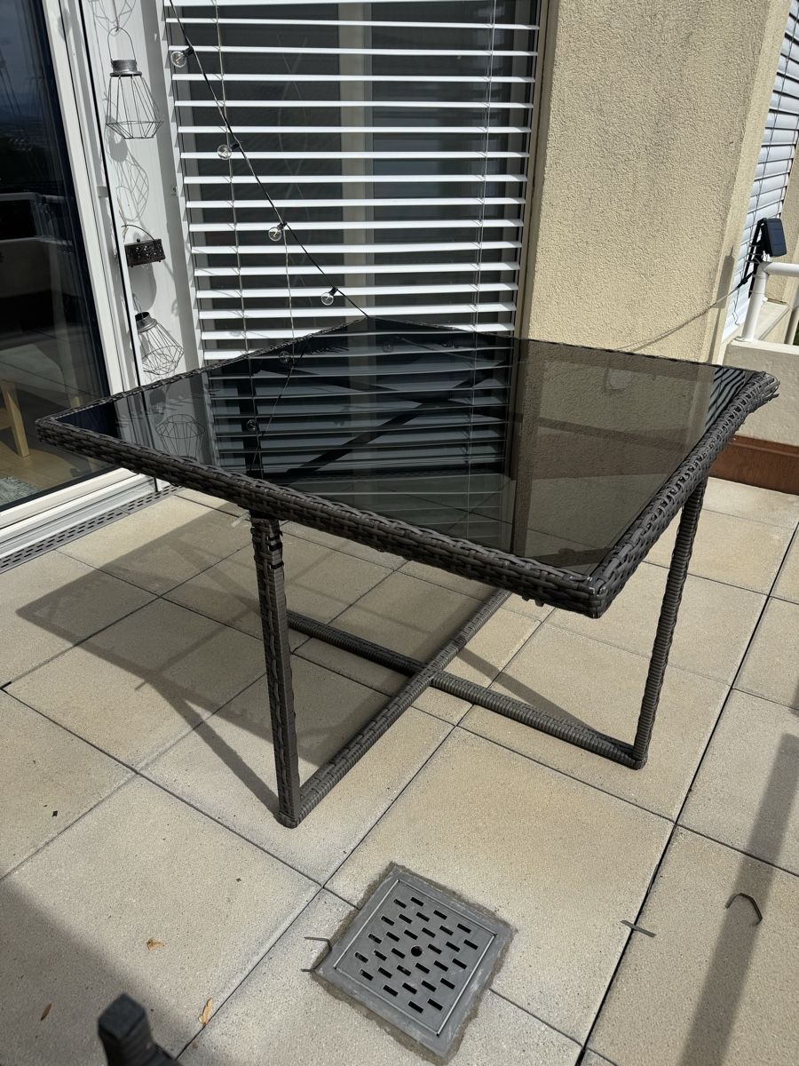 Conforama Tavoli: Gartentisch / Balkontisch mit Glasplatte – Usato da Zürich venduto da IrisOr 1