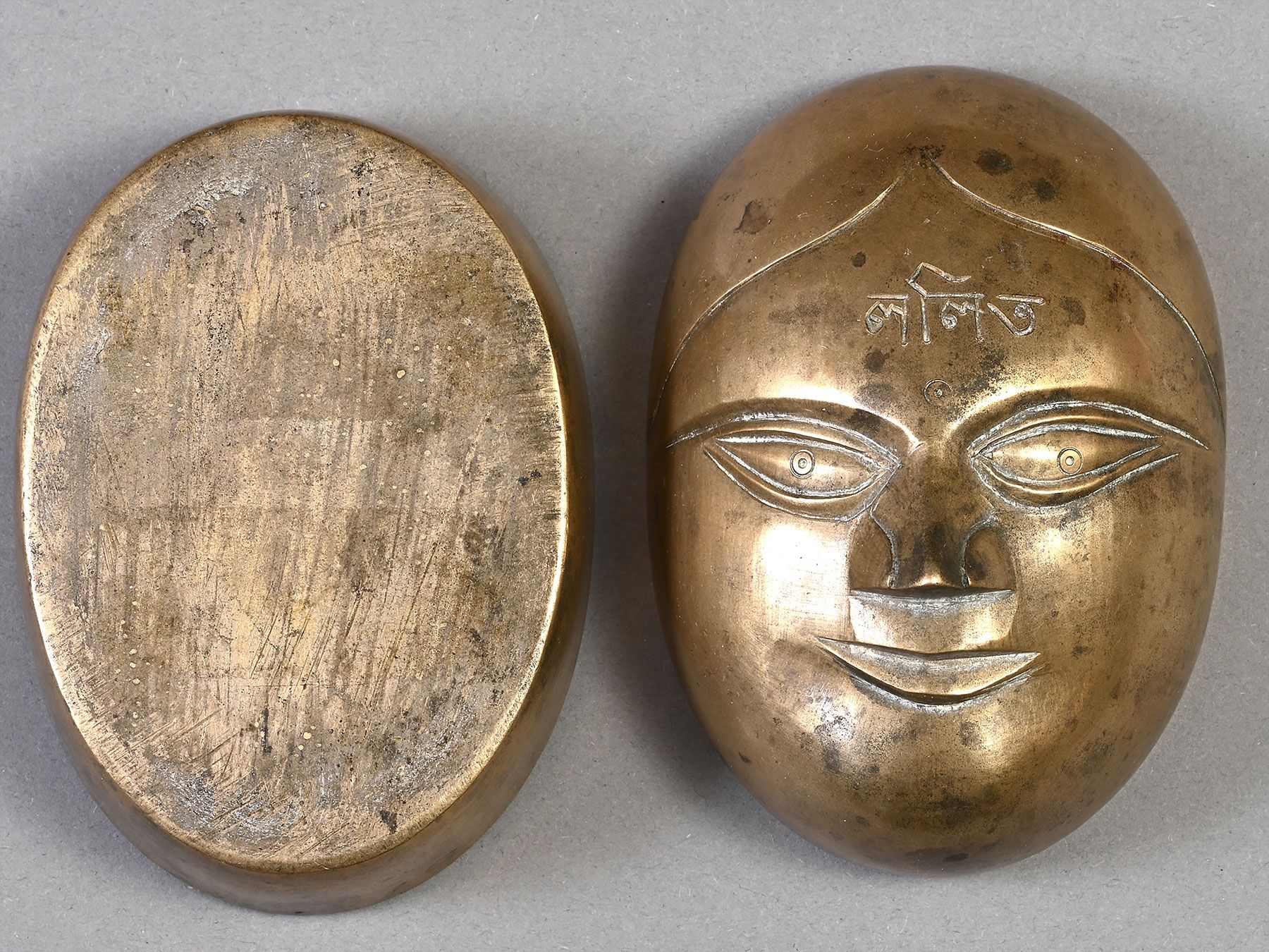 Pots: Gauri Deckeldose mit Gesicht, Indien alt oder antik – D'occasion à Bern par chamunda 1