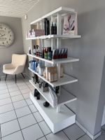 6 Weisse Metallgestelle mit integriertem LED‑Licht