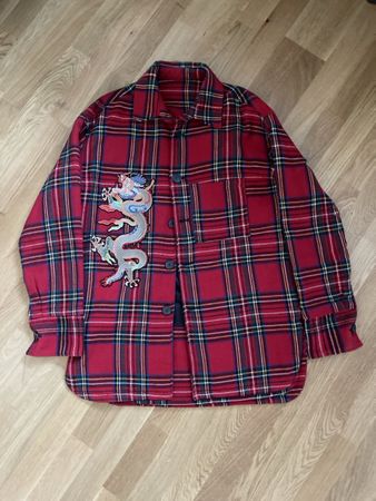 Roter Holzfäller Mantel mit Drachen, Grösse L