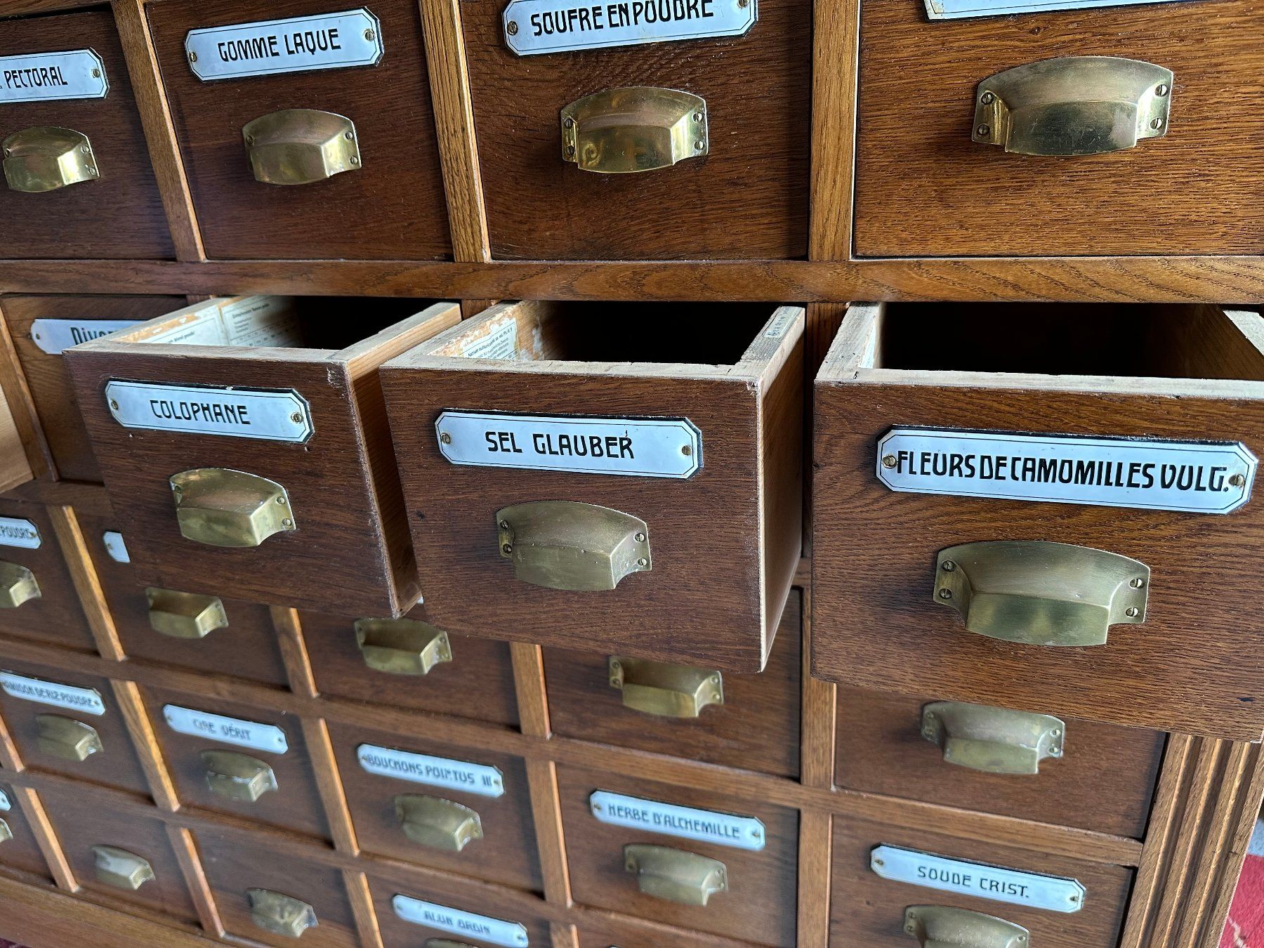 Cassettiere: Ancien meuble de droguerie – Usato da Ste-Croix venduto da BuffetSC 6