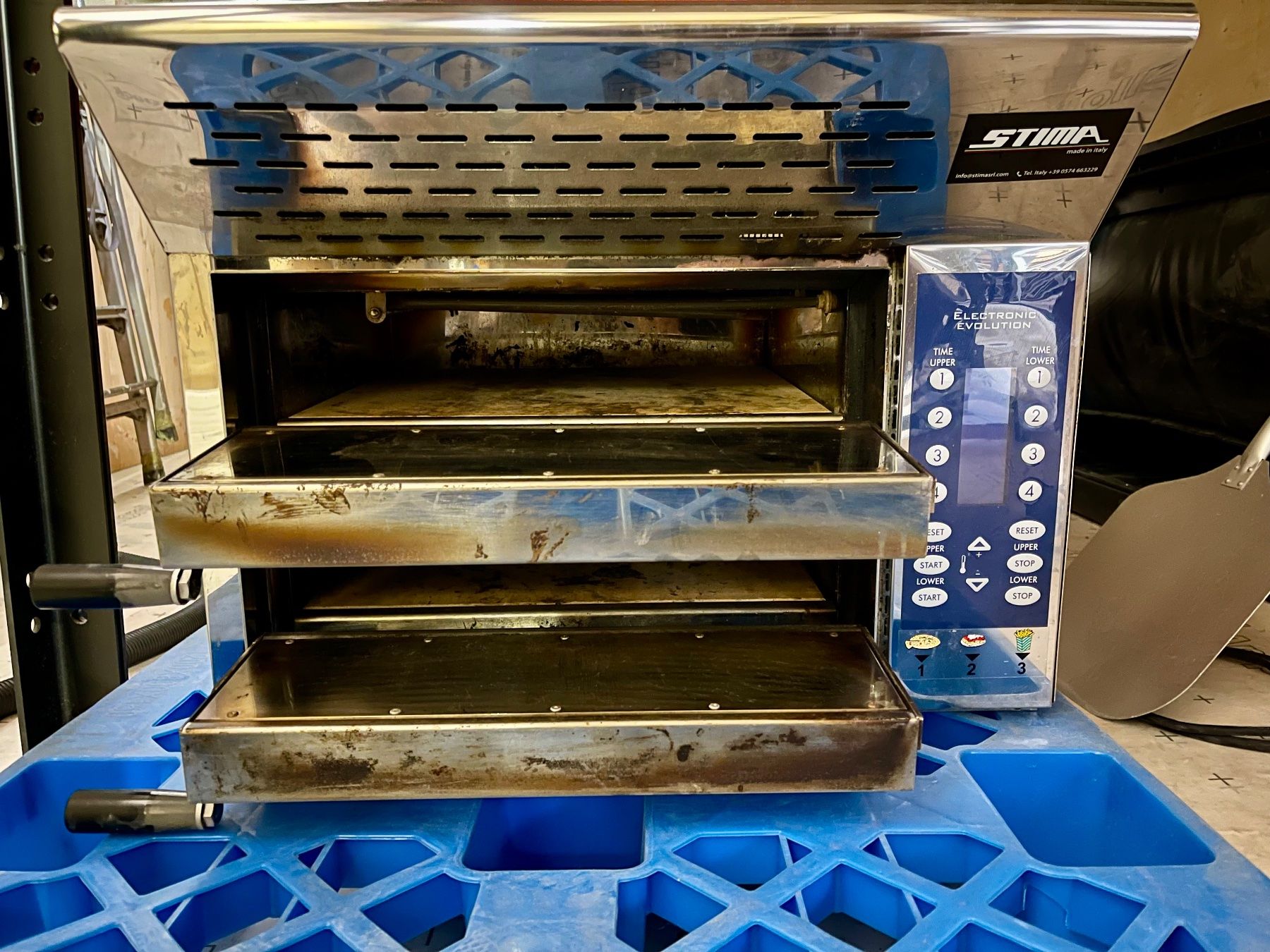 Forni per pizza: Four à Pizza Automatique VP/2 Evolutions – Usato da Courroux venduto da BaClaDion 2