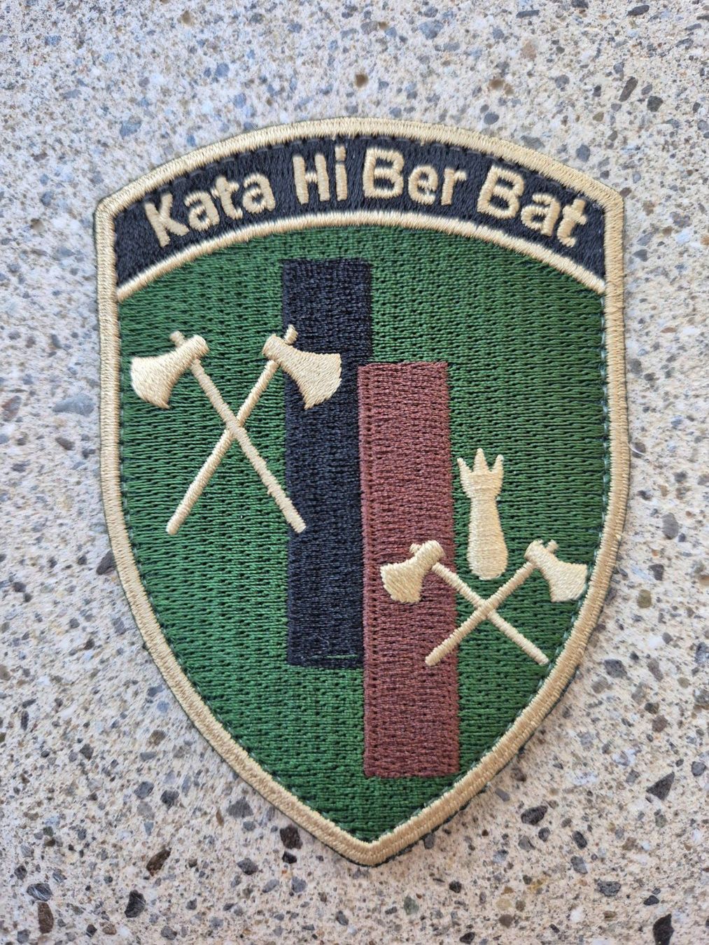 Schweizer Armee Plaketten & Abzeichen: *** Badge Kata Hi Ber Bat mit klett *** – Neu und originalverpackt aus Riedholz von fr_sIruP