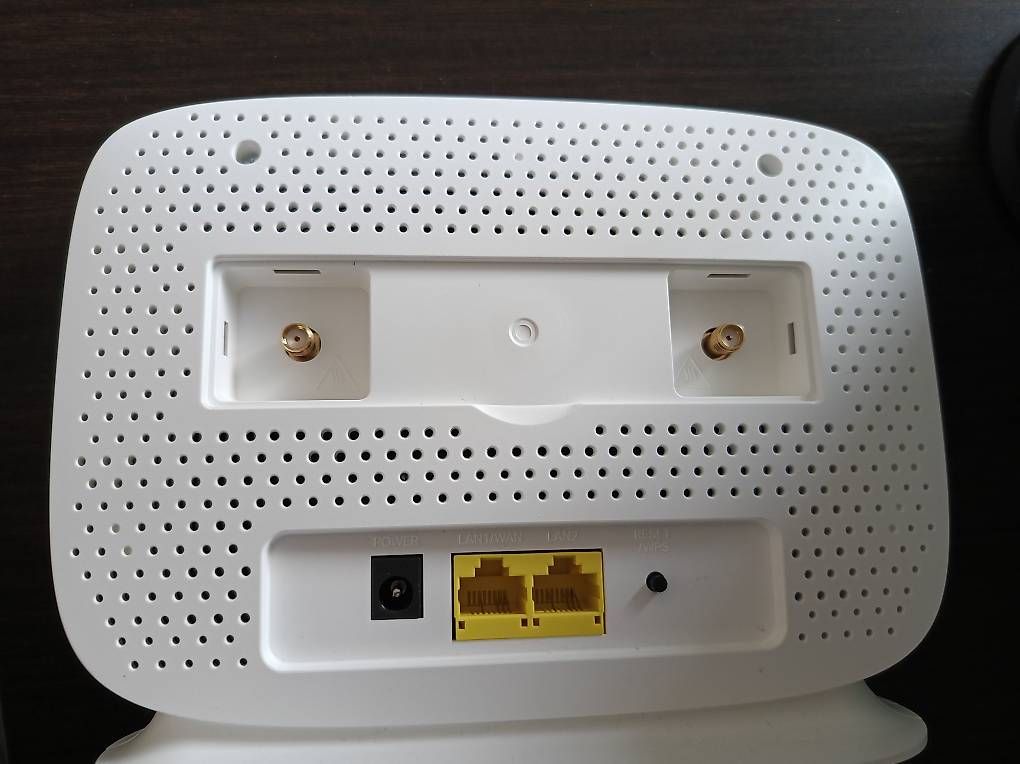 TP-Link Modem & Router: Routeur 4G LTE TP-Link TL-MR105 – Usato da Fribourg venduto da Aous 1