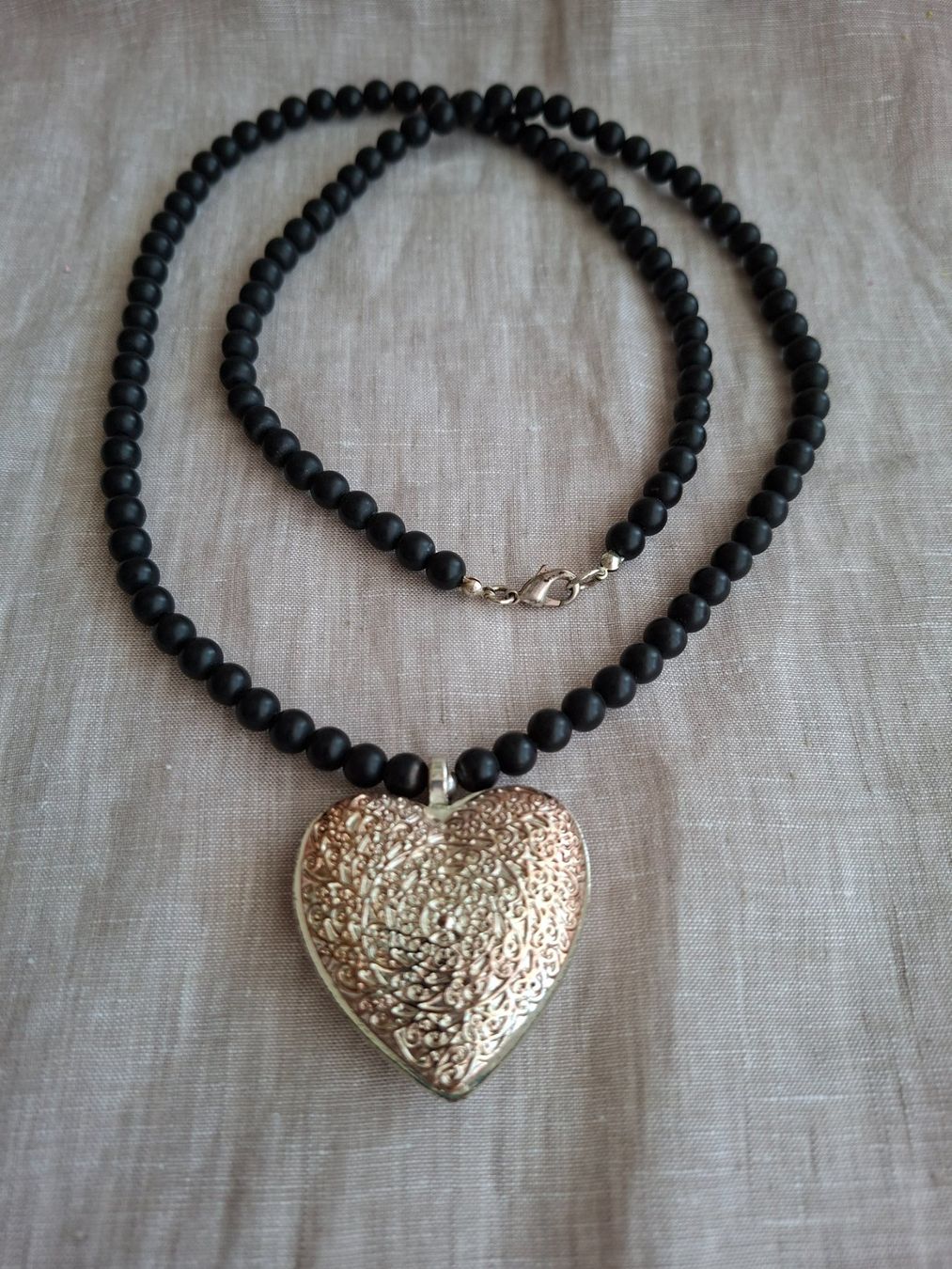 Catenine: Collier Statement Noir avec Cœur Texturé – Nuovo (secondo la descrizione) da Lutry venduto da Sim_Sta 3