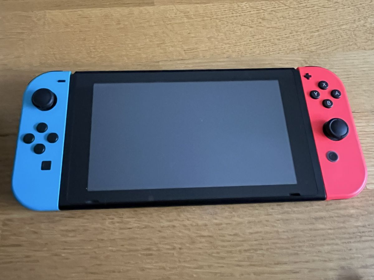Nintendo Console: Nintendo Switch inkl. Netzteil und Etui – Usato da Basel venduto da Xela86 2