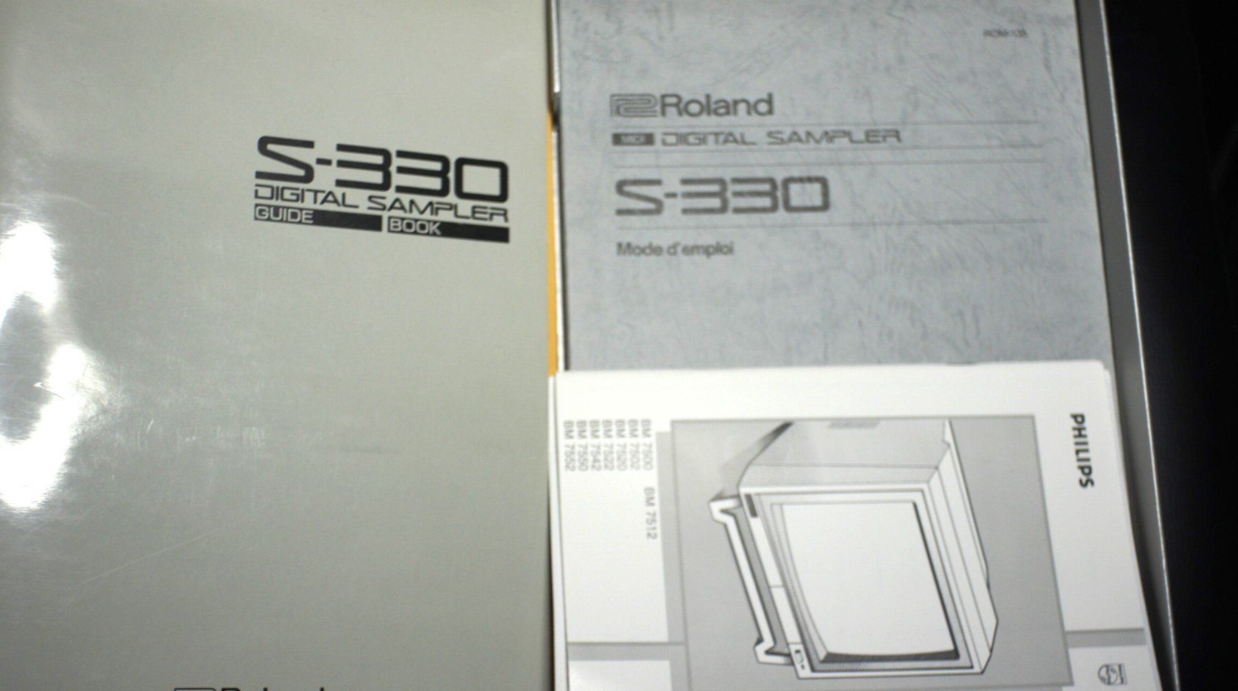 Roland Instruments de musique: Sampler Roland S 330 inkl. Zubehör – D'occasion à Zénauva par Alois6 4