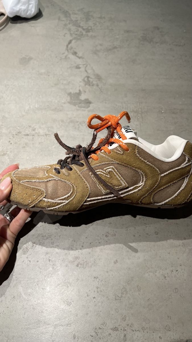 Miu Miu Herrenschuhe: Miu Miu x New Balance Sneaker – Neu (gemäss Beschreibung) aus Zürich von car_bd6x 1