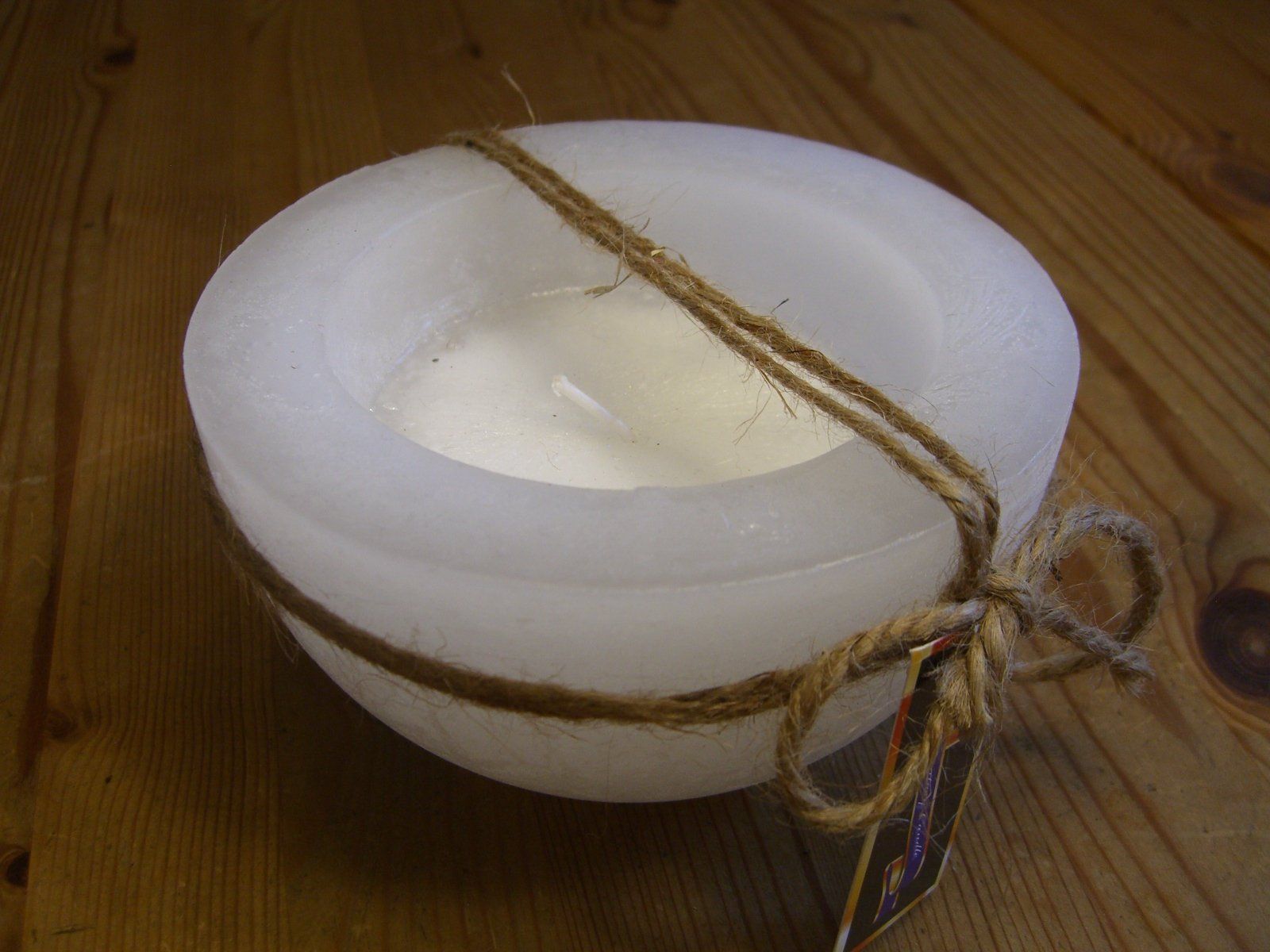 Candele: wunderschöne, rustikale, grosse Kerze, gelb,weiss, 650gr – Nuovo (secondo la descrizione) da Winterthur venduto da Gaia 4