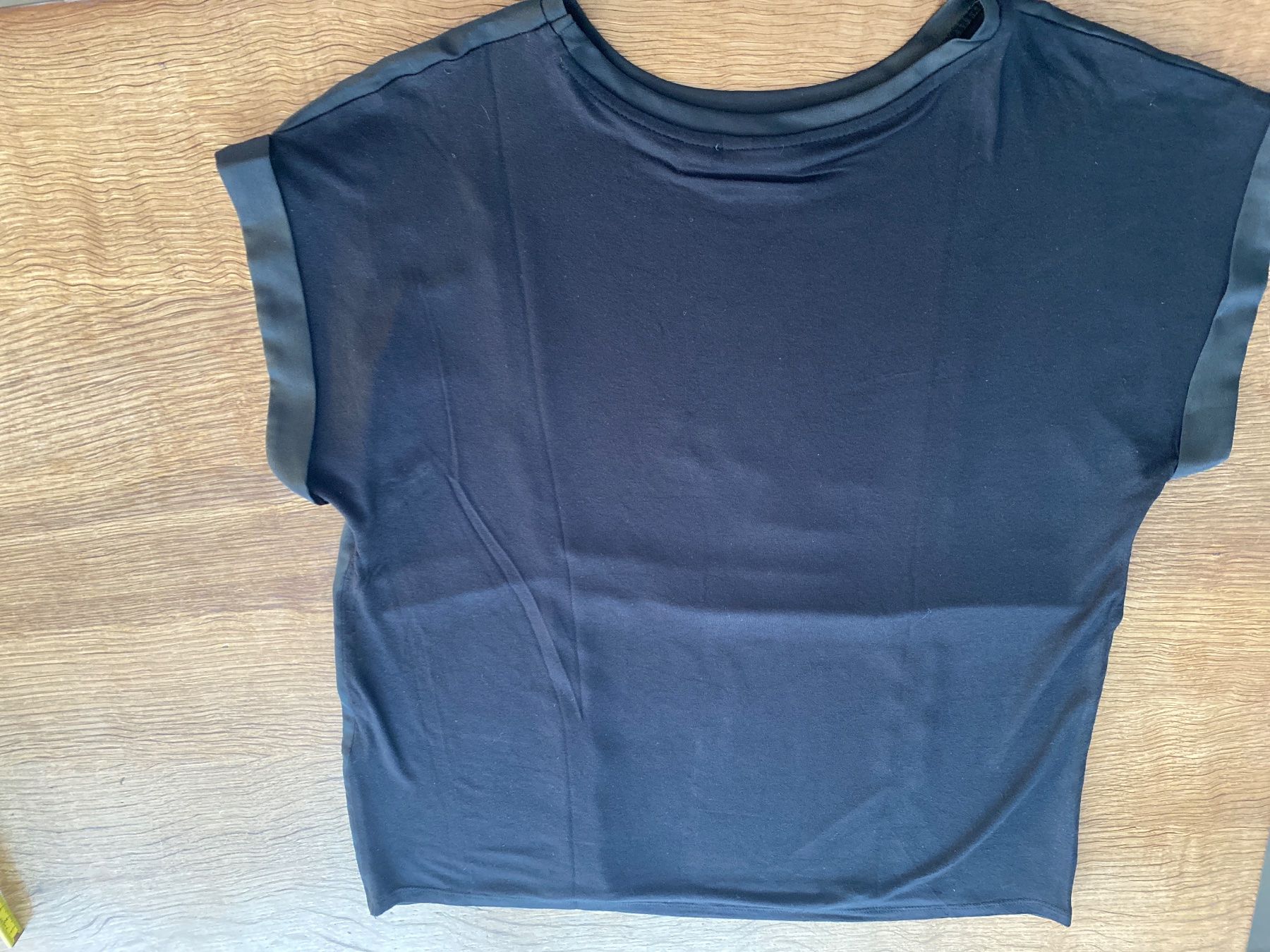 Vila T-shirt: VILA T-SHIRT GR.36/S Schwarz / vorne chic / hinten Basic – Usato da Frauenfeld venduto da Boldi46 1