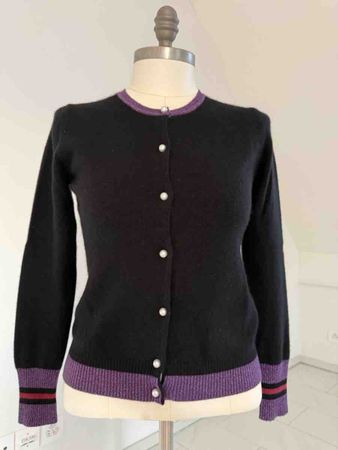Damen Strickjacke schwarz lila Knöpfe neuwertig