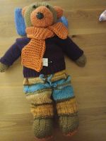 Handgestrickter Teddybär mit Kleider, Unikat, Top Zustand!