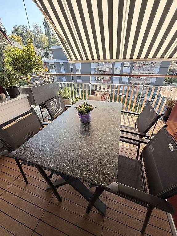 Tables: Granit Esstisch mit 4 Stühle  – D'occasion à Oberengstringen par SaraHoney19