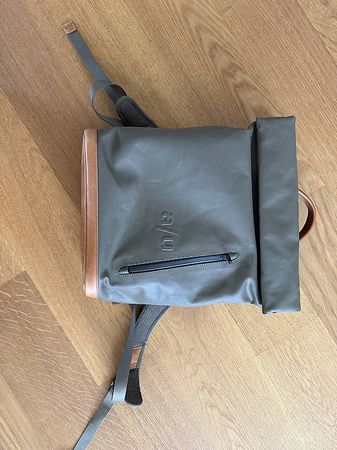 aunts & uncles Rolltop-Rucksack  olivgrün mit Lederdetails