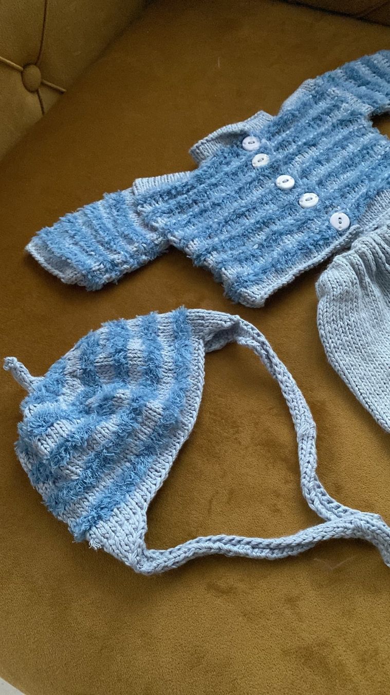 Poupées: gestrickte Puppen Kleider, handarbeit – D'occasion à Dagmersellen par Arcticsnow2017 2
