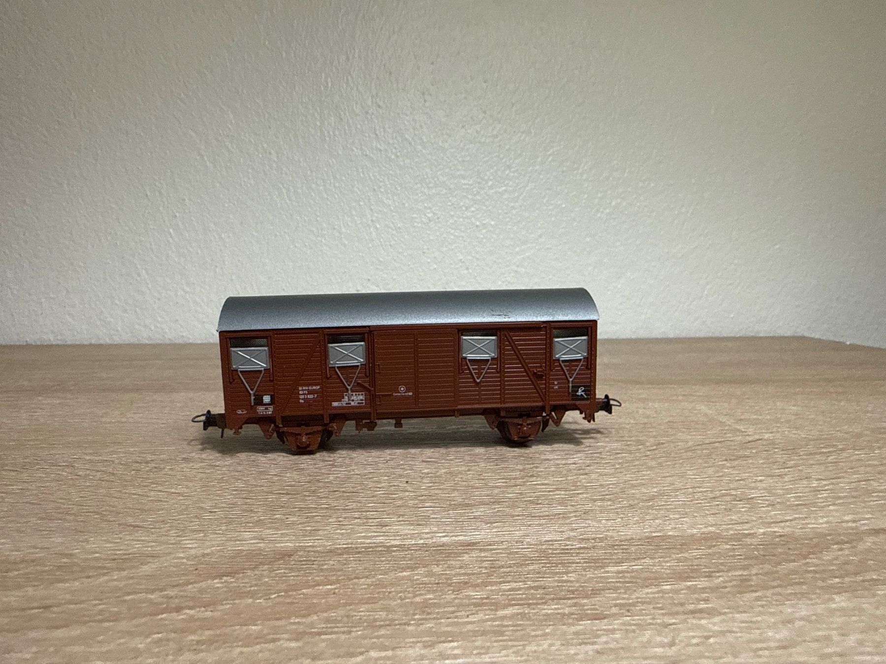 Roco Modellini di ferrovie: Roco Güterwagen DB H0 (90) – Usato da St-Aubin-Sauges venduto da Lo_Go 1