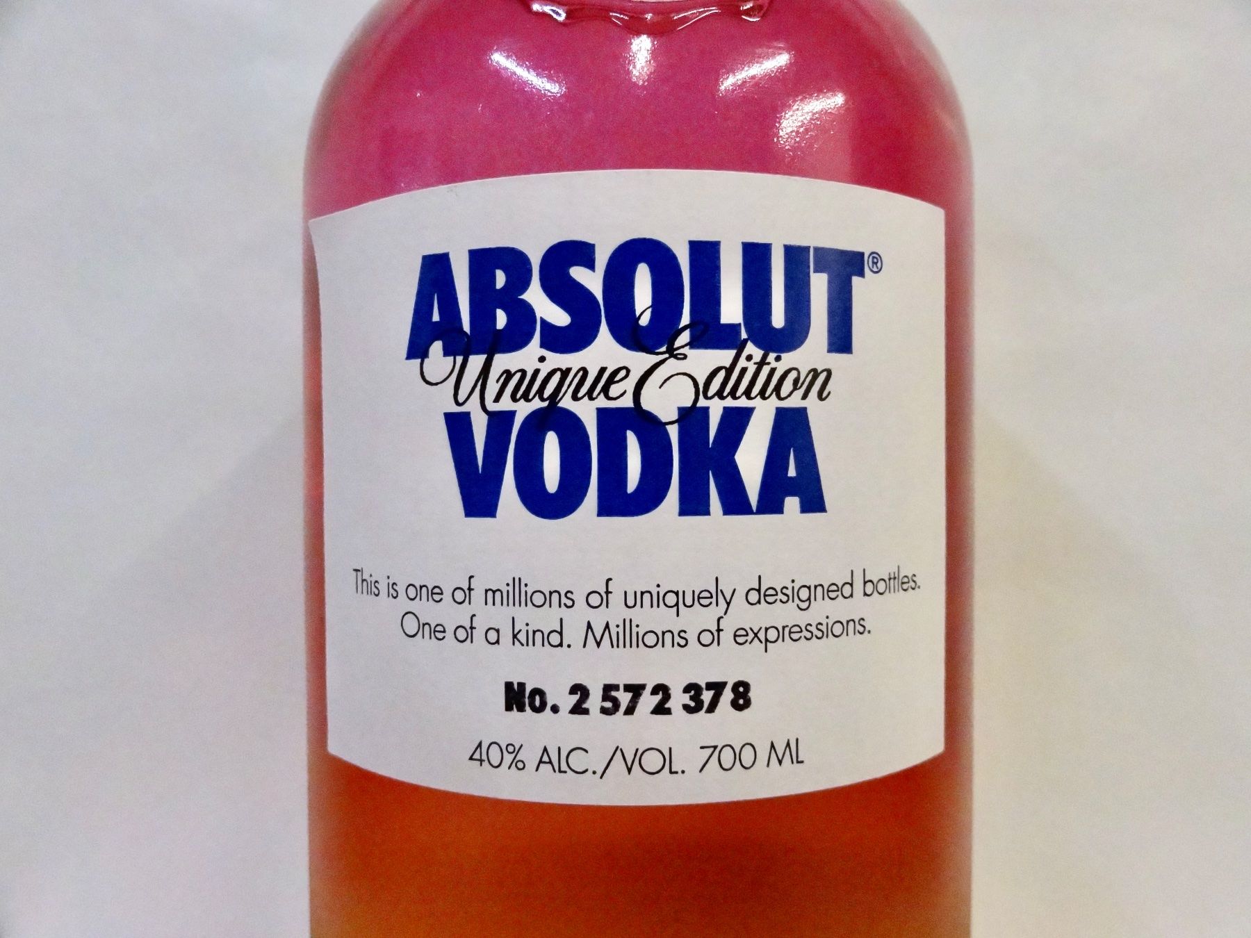 Absolut Vodka Bevande alcoliche: 1 x ABSOLUT VODKA ABSOLUT UNIQUE Edition 2012 – Nuovo e nell'imballaggio originale da Kerzers venduto da zimmergruen 1